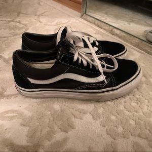 Women’s black & white vans, 7 (37)
